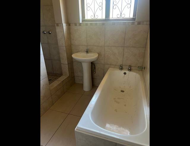 2 BEDROOM SIMPLEX TO LET IN WATERFALL